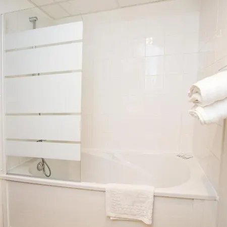 Grand Studio Avec Climatisation, Balcon Proche Gare Centre Ville Lourdes Exterior photo