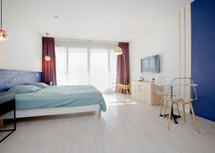 Grand Studio Avec Climatisation, Balcon Proche Gare Centre Ville