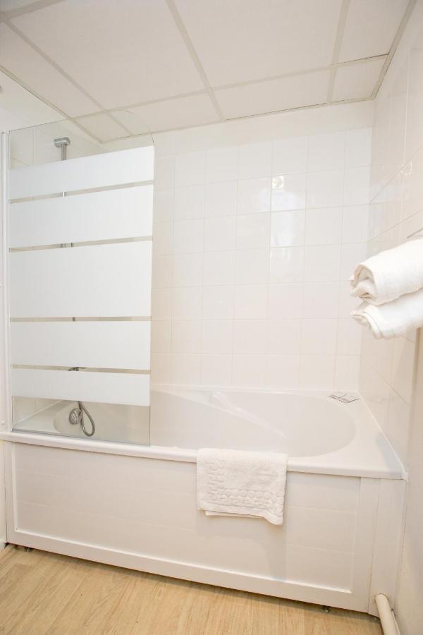 Grand Avec Climatisation, Balcon Proche Gare Centre Lourdes